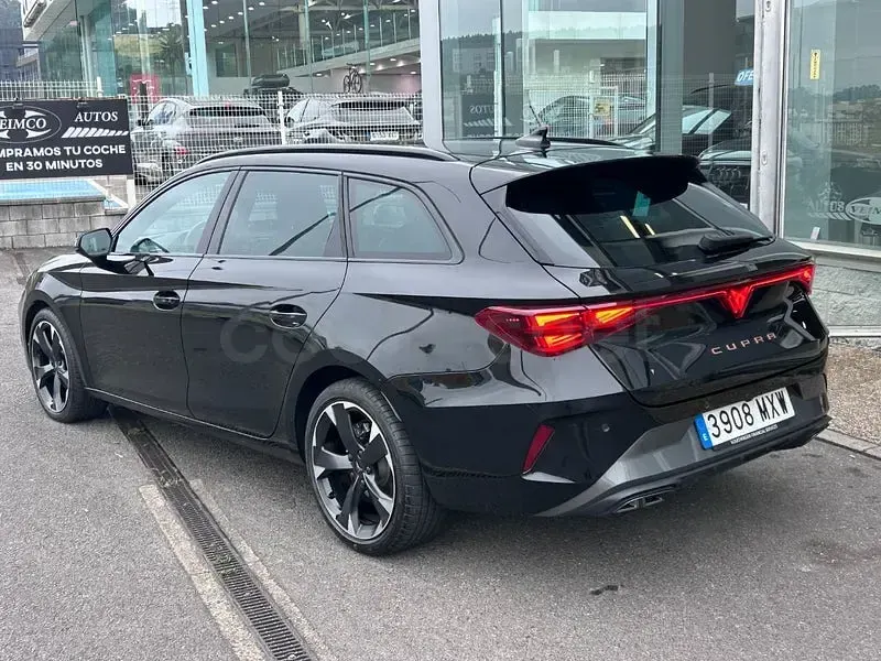 Usado Cupra Leon 150 CV (110 kW) 2024 Negro Familiar