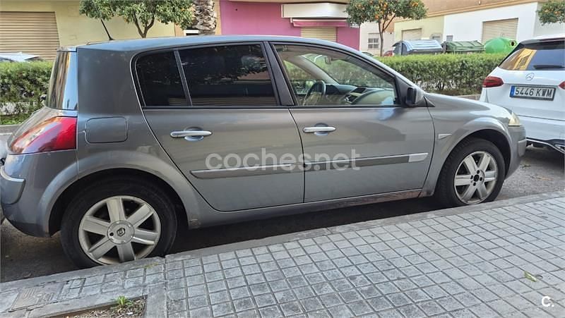 Usado Renault Mégane II Dynamique 80 CV (58 kW) 2005 Gris / plata Berlina