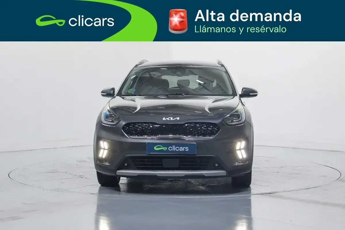 Usado Kia Niro 141 CV (103 kW) 2022 Gris / plata SUV