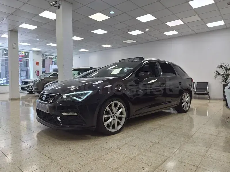 Usado Seat Leon FR 184 CV (135 kW) 2017 Violeta / lila Familiar