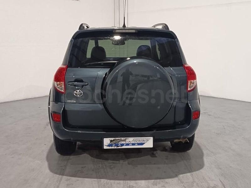 Usado Toyota RAV4 Premium 177 CV (130 kW) 2006 Gris / plata SUV