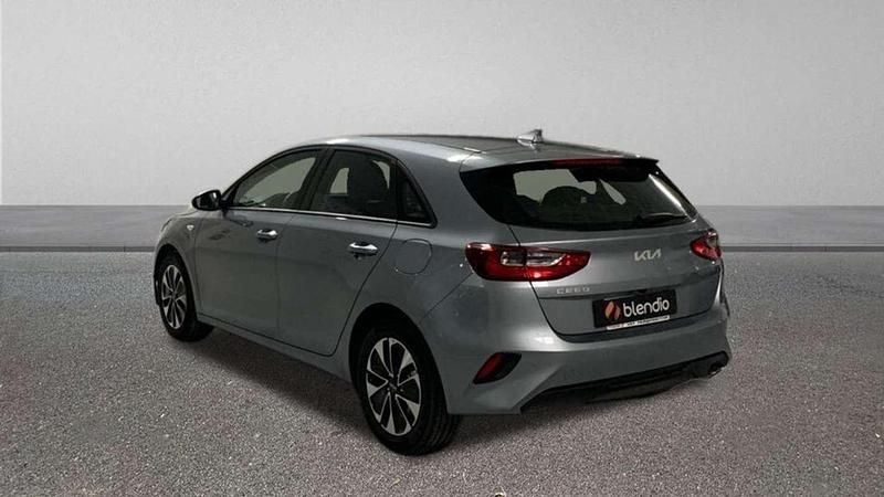 Usado Kia Ceed 101 CV (74 kW) 2024 Gris Utilitario