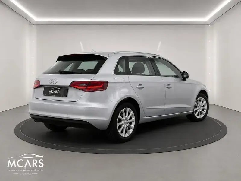 Usado Audi A3 Attraction 110 CV (80 kW) 2016 Gris / plata Berlina