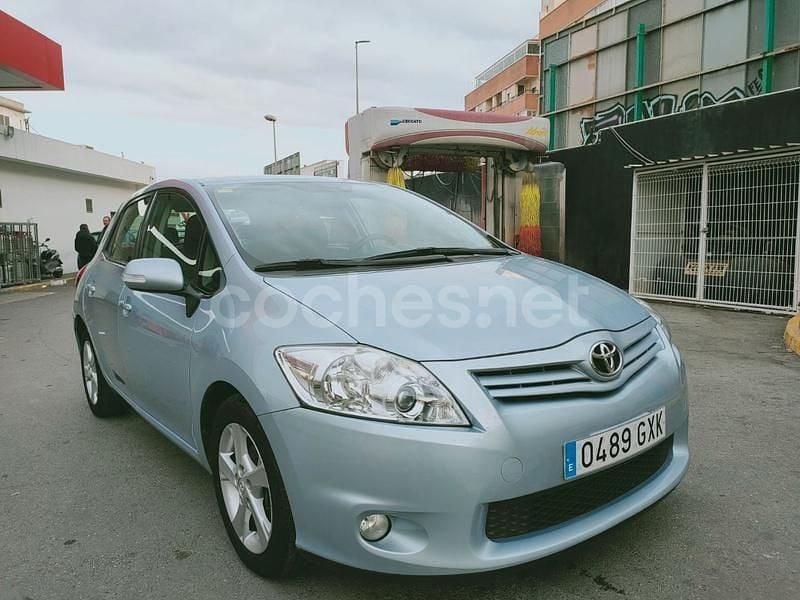 Usado Toyota Auris 90 CV (66 kW) 2010 Azul Berlina