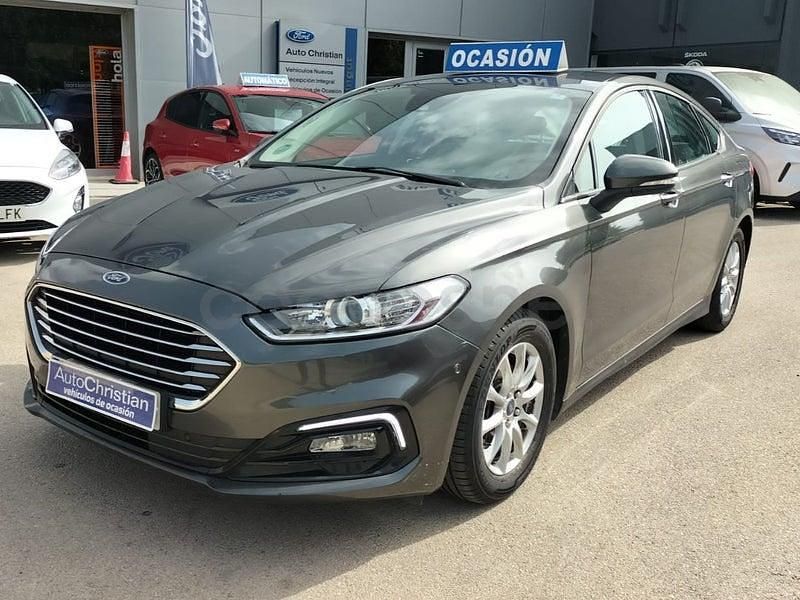 Usado Ford Mondeo Trend 120 CV (88 kW) 2021 Gris / plata Berlina