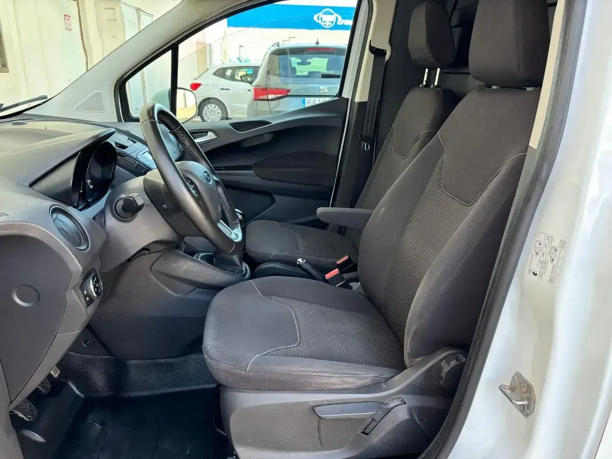 Usado Ford Transit Courier Trend 95 CV (69 kW) 2017 Blanco Van