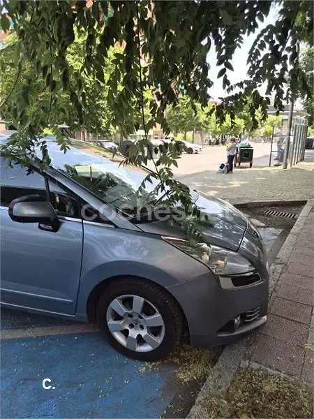 Usado Peugeot 5008 Allure 115 CV (84 kW) 2013 Azul Monovolumen