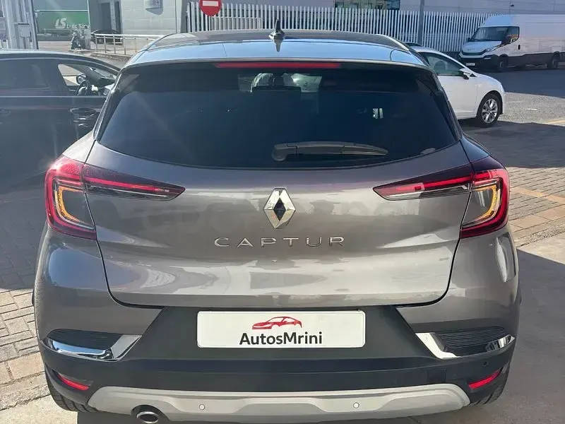 Usado Renault Captur Zen 145 CV (106 kW) 2021 Gris / plata SUV