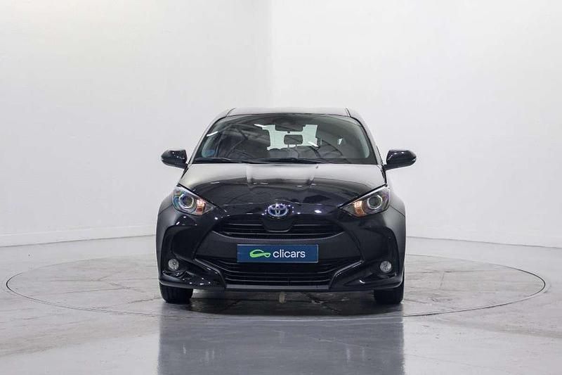 Usado Toyota Yaris Hybrid Business Edition 75 CV (55 kW) 2023 Negro Berlina