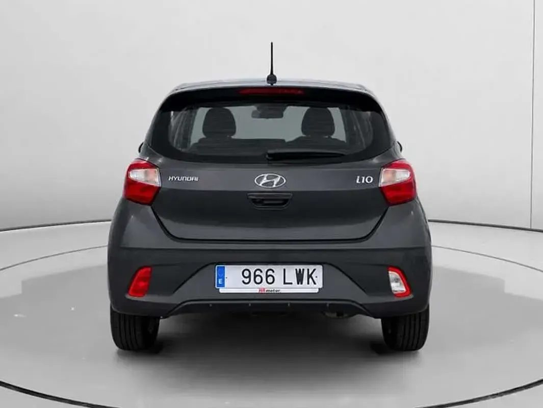Usado Hyundai i10 67 CV (49 kW) 2022 Gris Utilitario