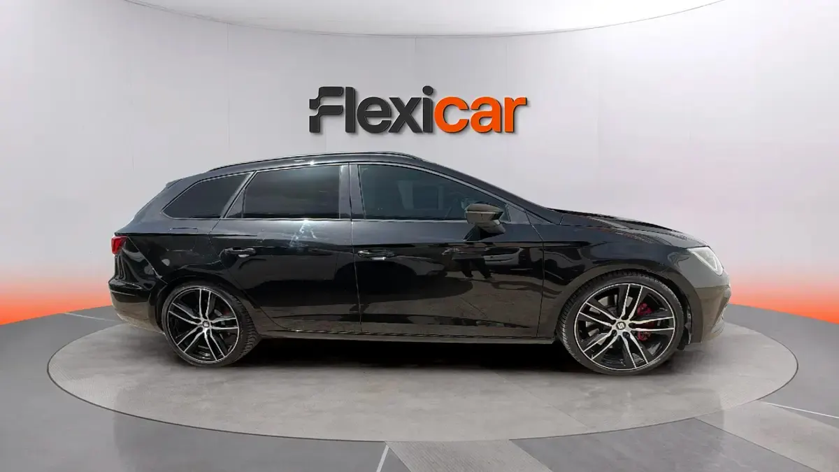 Usado Seat Leon CUPRA 300 CV (220 kW) 2018 Negro Berlina
