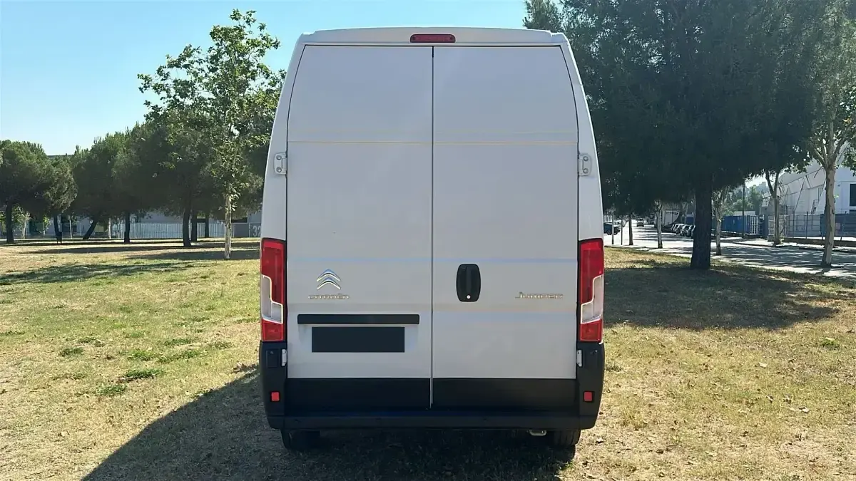 Usado Citroën Jumper 140 CV (102 kW) 2021 Blanco Monovolumen