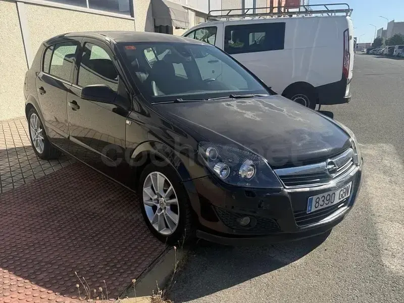 Usado Opel Astra Enjoy 120 CV (88 kW) 2008 Negro Berlina