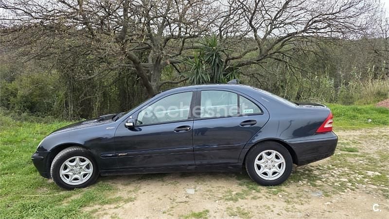 Usado Mercedes C200 Classic 163 CV (119 kW) 2003 Azul Berlina