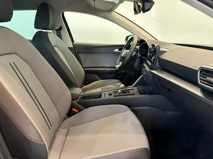 Usado Seat Leon Style 150 CV (110 kW) 2024 Gris plata