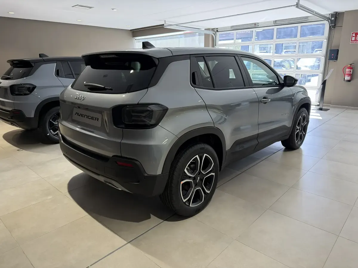 Nuevo Jeep Avenger Summit 100 CV (73 kW) 2025 Gris SUV