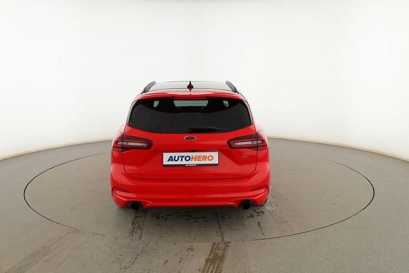 Usado Ford Focus ST 280 CV (205 kW) 2024 Rojo Familiar