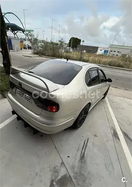 Usado Seat Toledo Stella 90 CV (66 kW) 2003 Beige Berlina