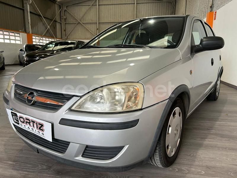 Gris / plata Usado 2005 Opel Corsa Essentia Berlina | 2999 € (Precio justo) - Imagen 1/4