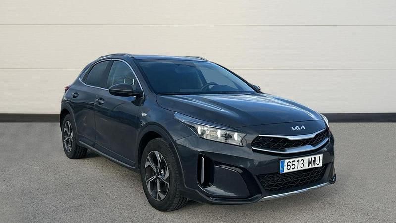 Usado Kia XCeed 100 CV (73 kW) 2024 Gris SUV