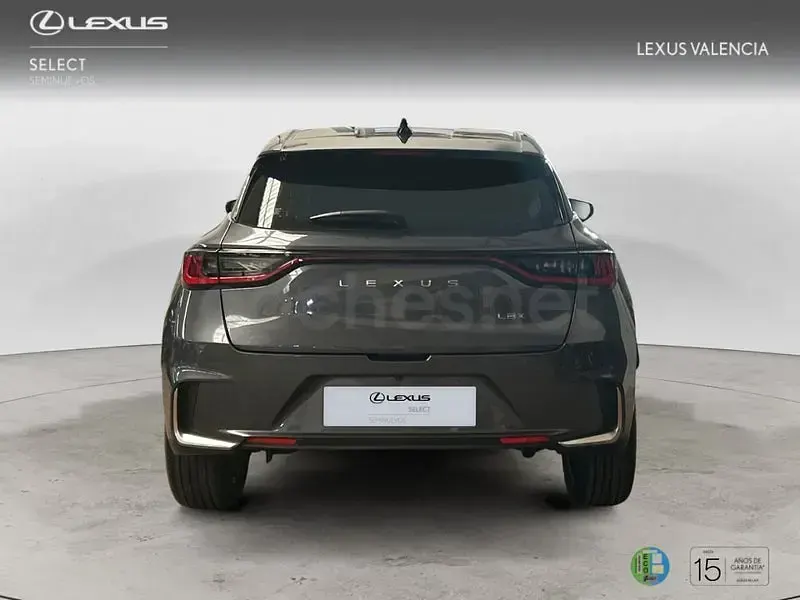 Usado Lexus LBX 136 CV (100 kW) 2026 Gris / plata SUV