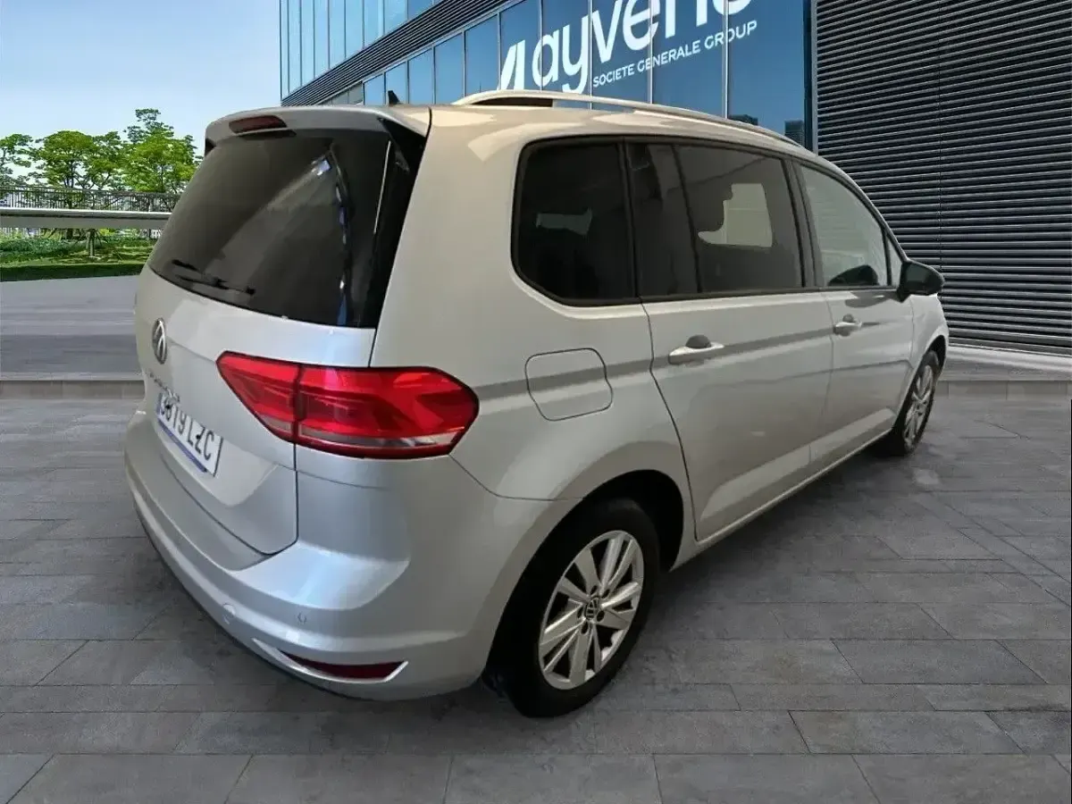 Usado VW Touran Advance 150 CV (110 kW) 2022 Gris / plata Monovolumen