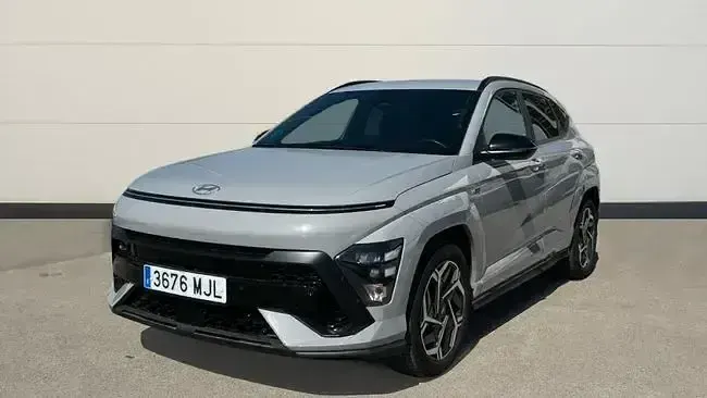 Usado Hyundai Kona N Line 141 CV (103 kW) 2023 Gris / plata SUV