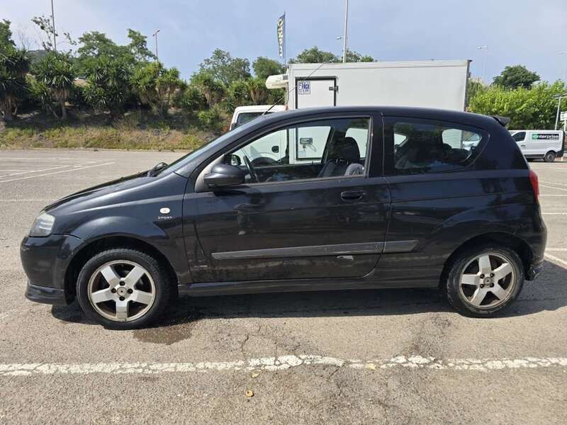 Negro Usado 2007 Chevrolet Kalos Sport Utilitario | 1950 € - Imagen 1/4