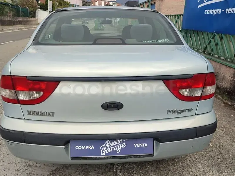 Usado Renault Mégane II Expression 110 CV (80 kW) 2002 Gris / plata Berlina