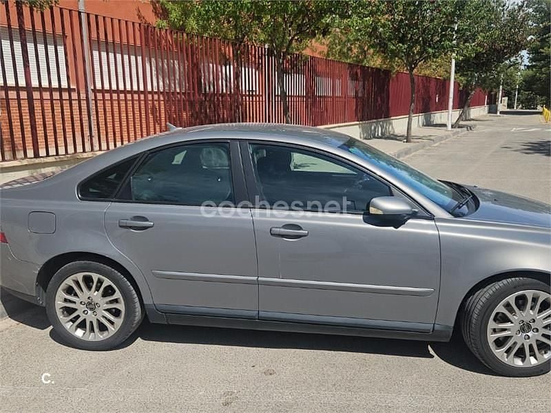 Usado Volvo S40 Momentum 140 CV (102 kW) 2004 Gris / plata Berlina