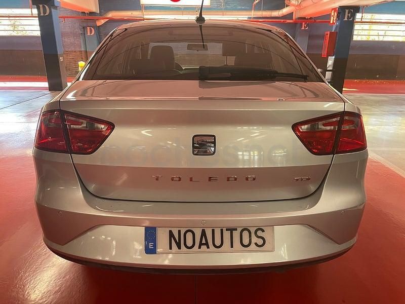 Usado Seat Toledo I-Tech 105 CV (77 kW) 2014 Gris / plata Utilitario
