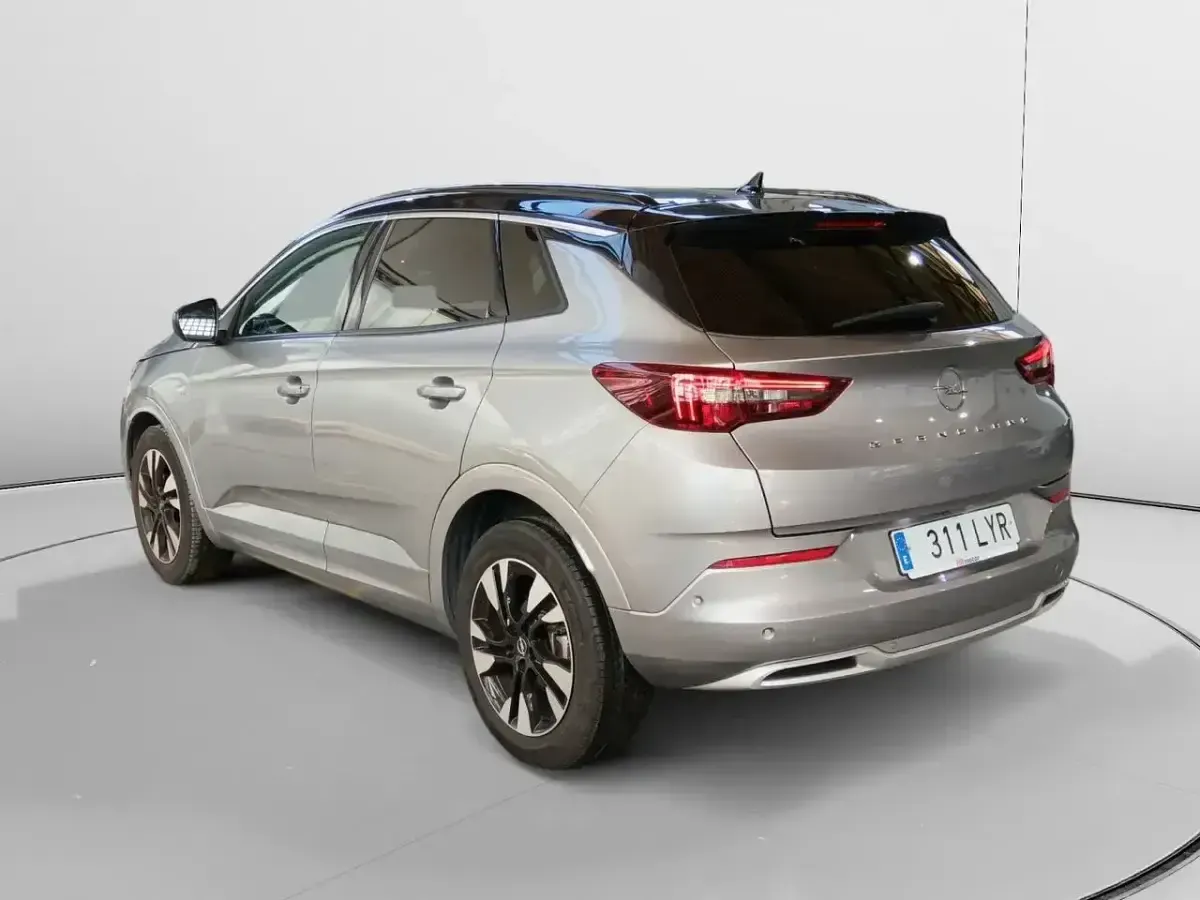 Usado Opel Grandland X Ultimate 130 CV (95 kW) 2022 Gris / plata SUV