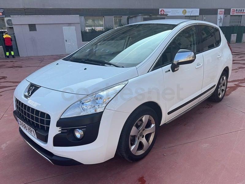 Usado Peugeot 3008 Style 120 CV (88 kW) 2013 Blanco Familiar