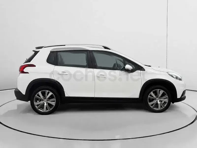 Usado Peugeot 2008 Allure 110 CV (80 kW) 2017 Blanco SUV