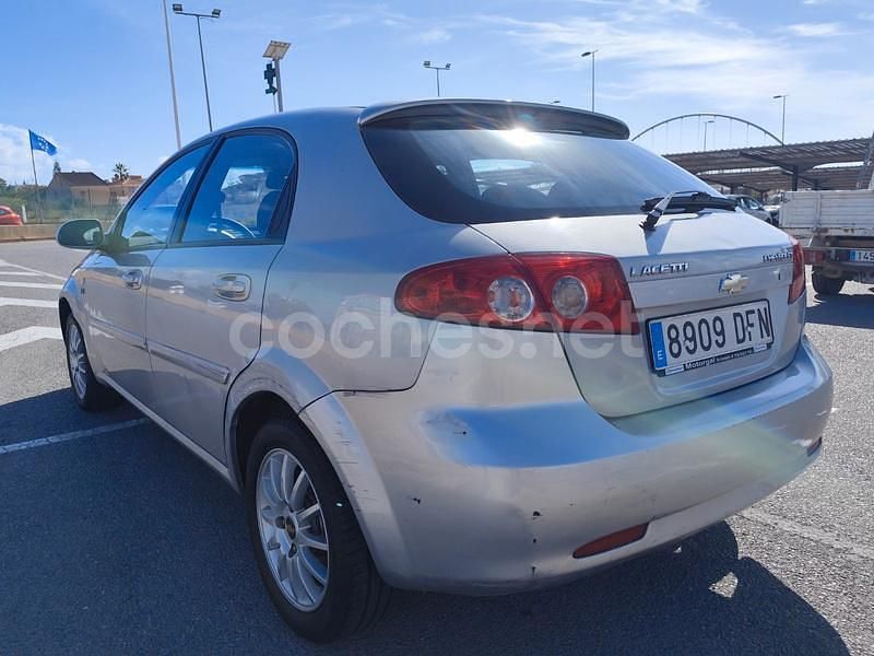 Usado Chevrolet Lacetti CDX 122 CV (89 kW) 2005 Gris / plata Berlina
