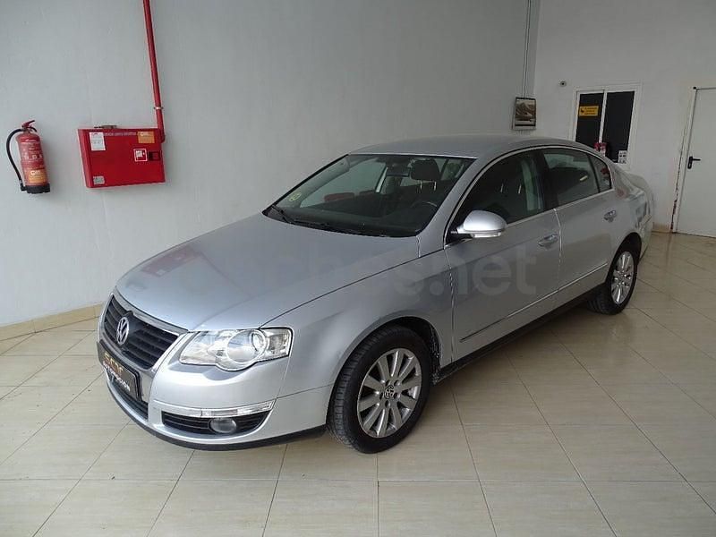 Usado VW Passat Advance 105 CV (77 kW) 2007 Gris / plata Berlina