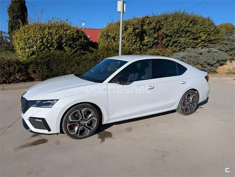 Usado Skoda Octavia RS 245 CV (180 kW) 2022 Blanco Berlina