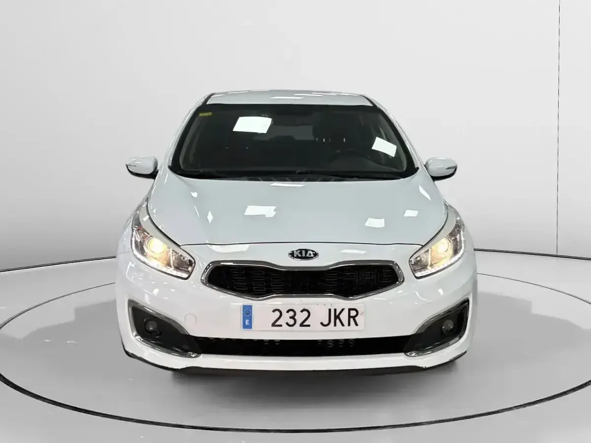 Usado Kia Ceed 120 CV (88 kW) 2015 Blanco Utilitario