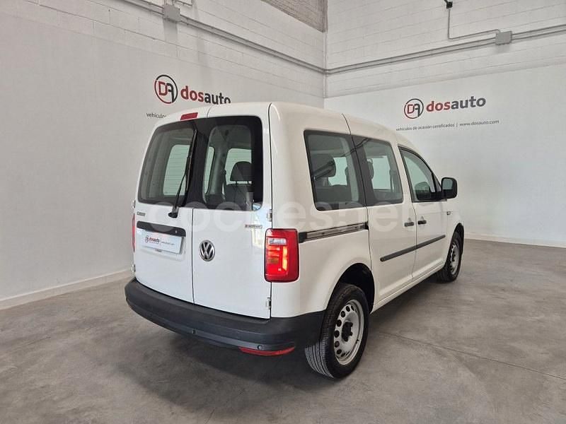 Usado VW Caddy Trendline 122 CV (89 kW) 2020 Blanco Monovolumen