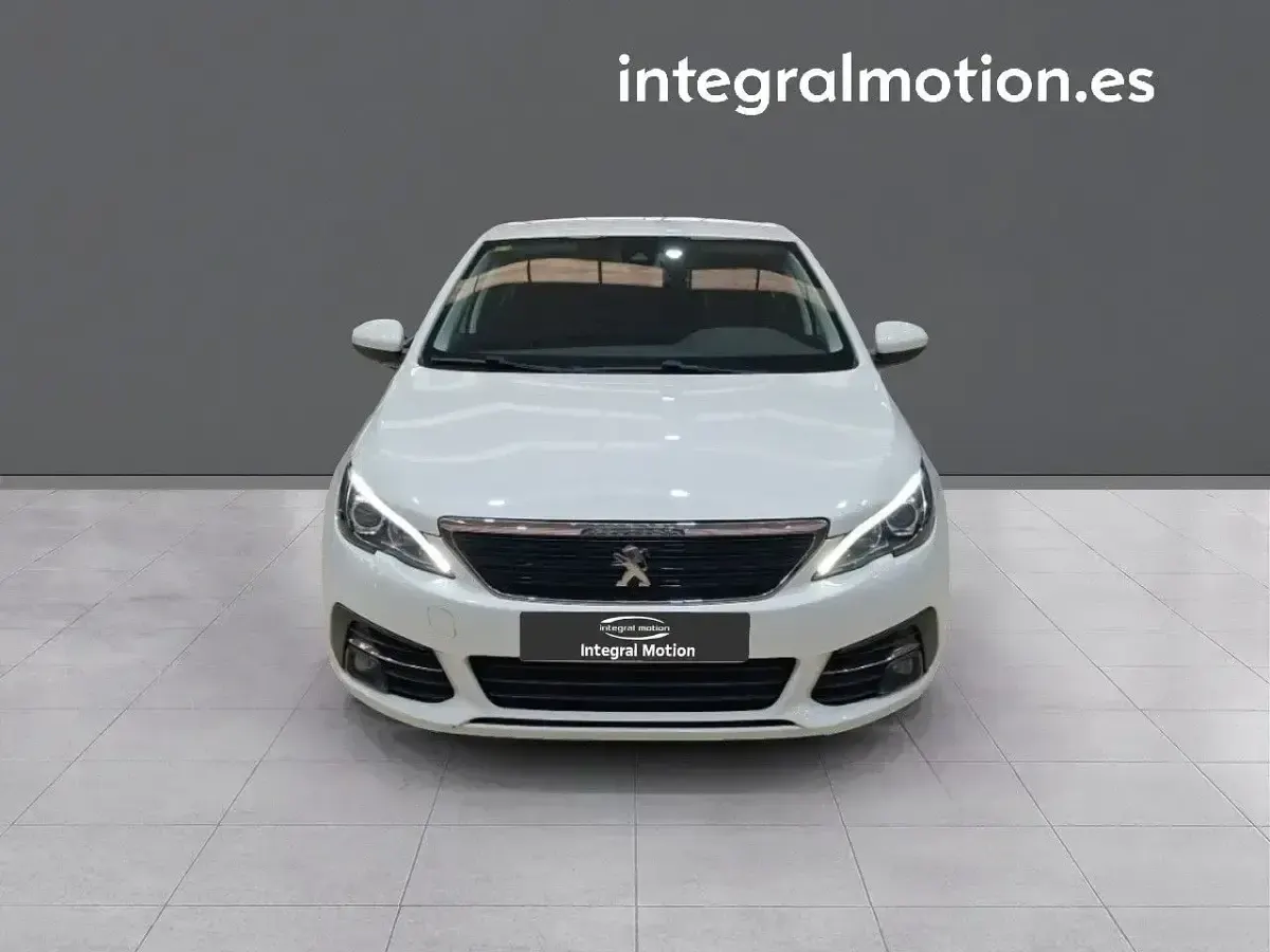 Usado Peugeot 308 Active 130 CV (95 kW) 2021 Blanco Berlina