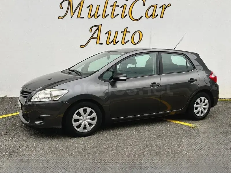 Usado Toyota Auris Active 90 CV (66 kW) 2012 Gris / plata Berlina