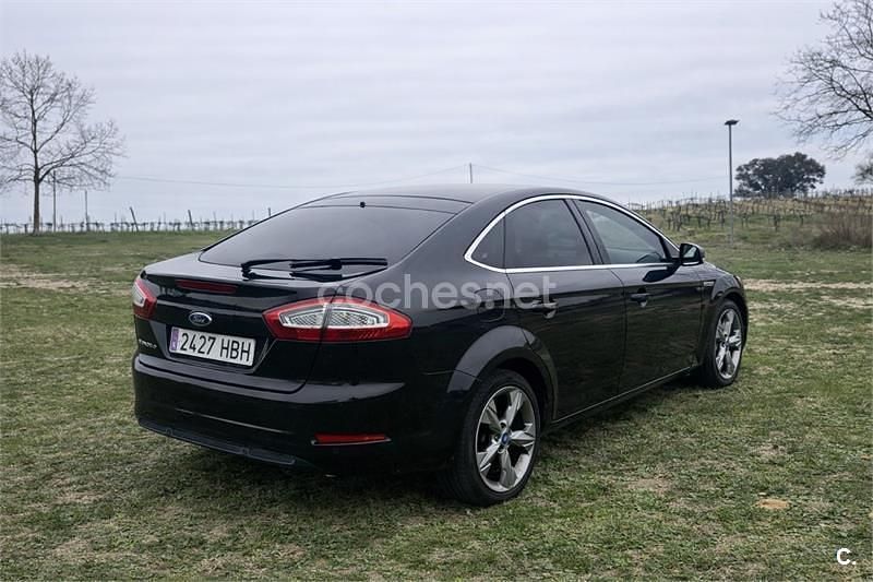 Usado Ford Mondeo Titanium 140 CV (102 kW) 2011 Negro Berlina