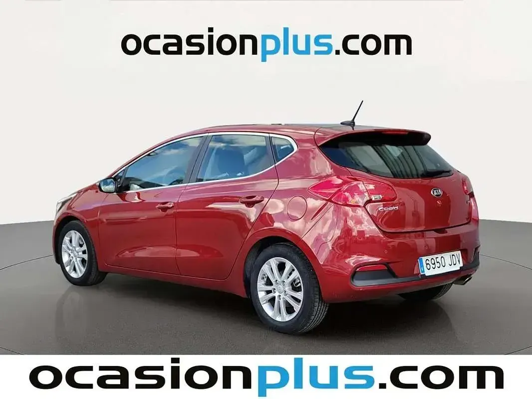 Usado Kia Ceed 128 CV (94 kW) 2015 Rojo Utilitario