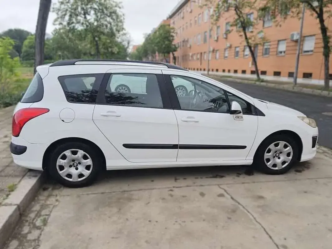 Usado Peugeot 308 Access 112 CV (82 kW) 2012 Blanco Familiar