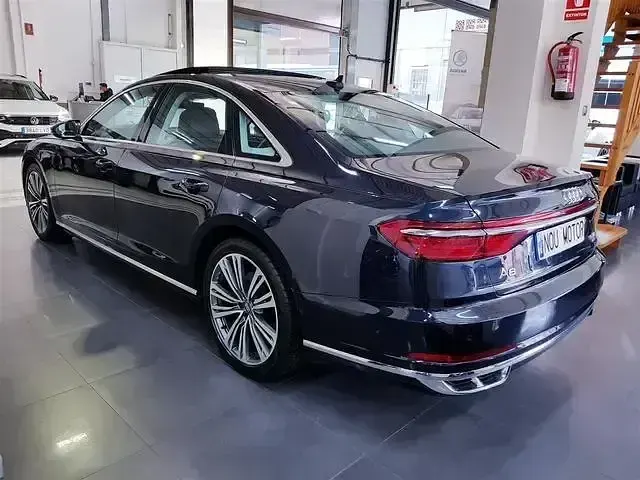 Usado Audi A8 Ambiente 286 CV (210 kW) 2018 Azul Berlina