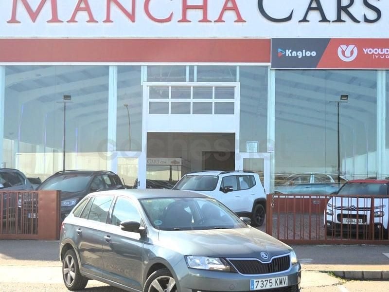 Usado Skoda Rapid Style 90 CV (66 kW) 2018 Gris / plata Utilitario