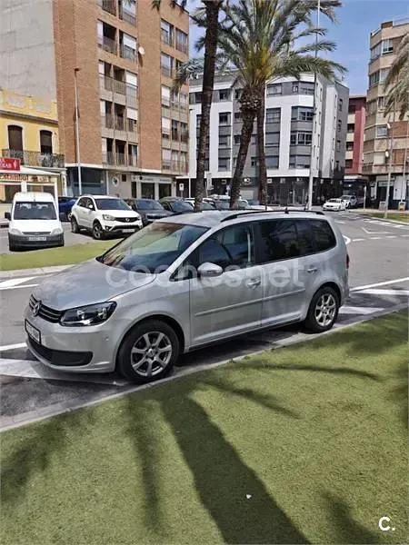 Usado VW Touran Advance 105 CV (77 kW) 2011 Gris / plata Monovolumen
