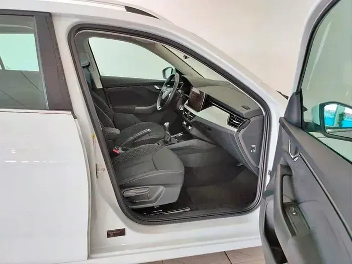 Usado Skoda Kamiq Selection 115 CV (84 kW) 2025 Blanco SUV
