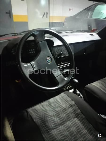 Usado Alfa Romeo 33 Ti 105 CV (77 kW) 1988 Rojo Berlina