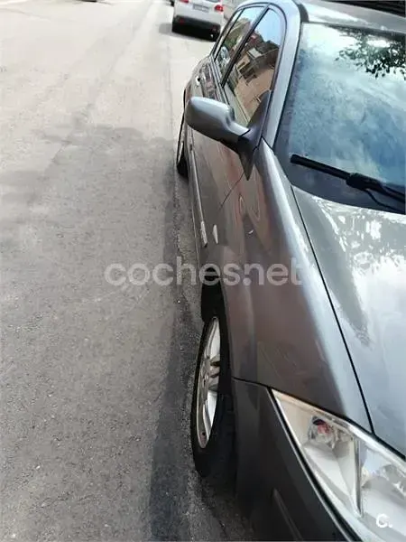 Usado Renault Mégane GrandTour Expression 100 CV (73 kW) 2005 Gris / plata Familiar